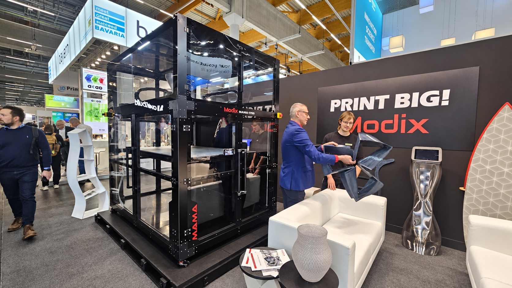 Modix MAMA-1700 pellet printer at a trade show